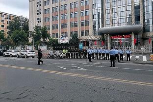 经典后仰跳投！恩比德大号后仰空心入网轰下第50分杀死比赛！